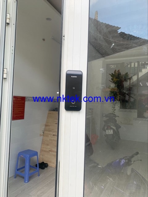 Khóa vân tay và thiết bị an ninh thông minh